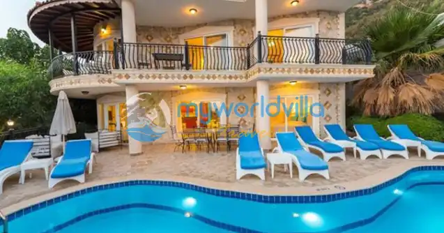 Kalkan Kızıltaş mevkisinde konumlanan Iıstmalı iç havuz ve dış havuzlu Kilalik Villa Beyaz Arga  beş yatak odalı olup on kişi kapasitesine sahip